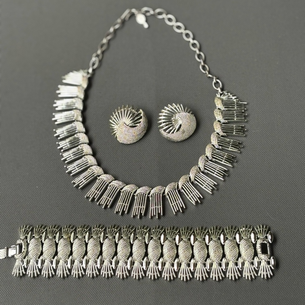 Vintage 1960s Sarah Coventry Elegant Silvertone Jewelry Set
